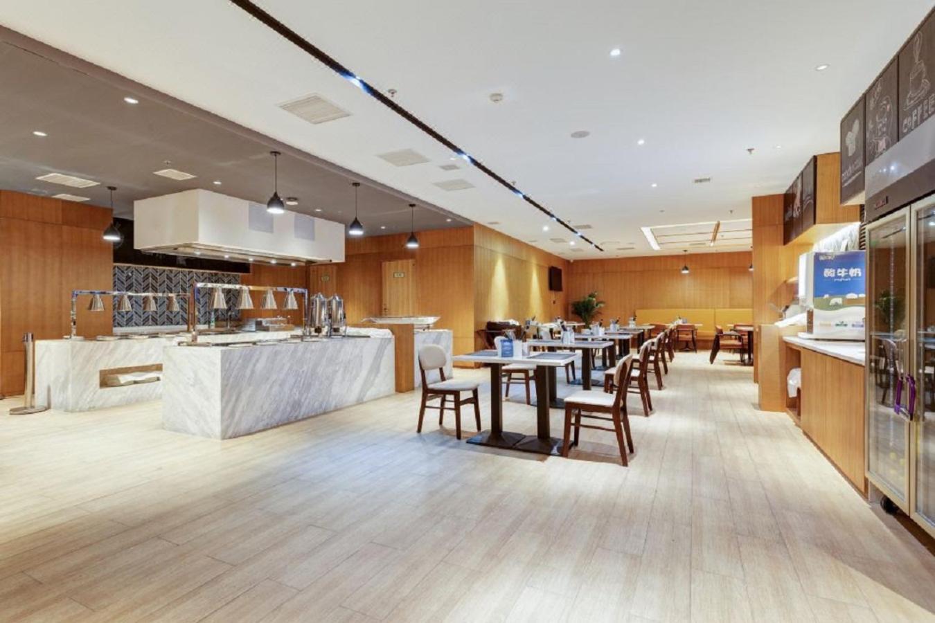Hotel Fairfield By Marriott Xi'an North Station 5*