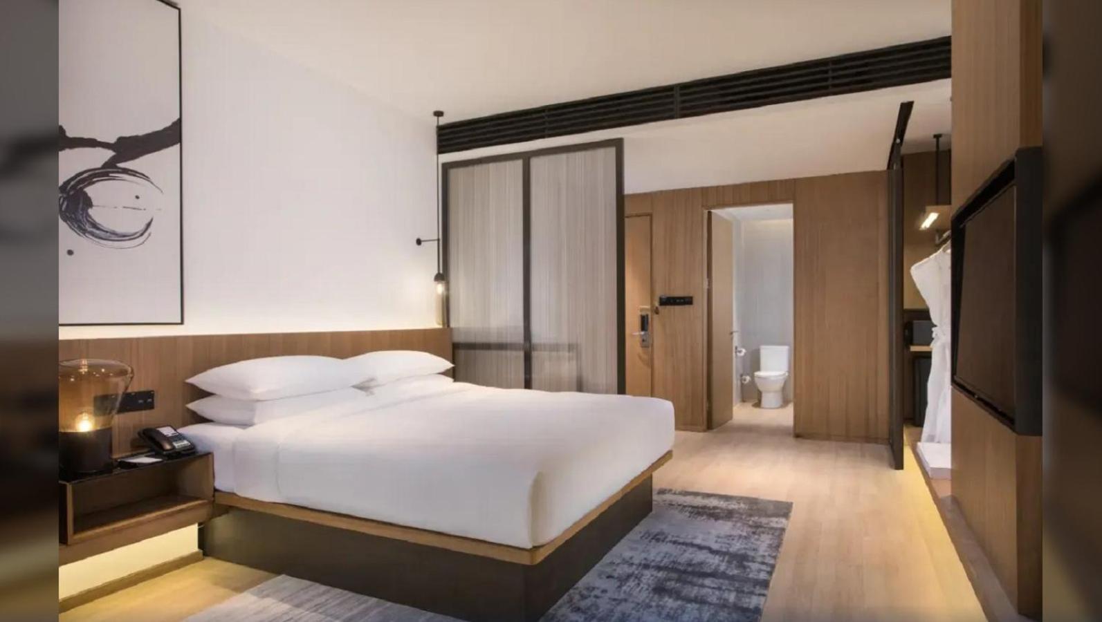 Hotel Fairfield By Marriott Xi'an North Station 5*